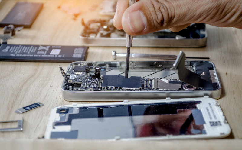 Iphone motherboard repairs into the motherboard for smartphone b